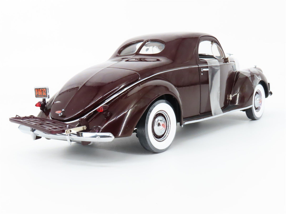 1:18 Scale Precision 100 Die-Cast 32890 1937 Lincoln Zephyr