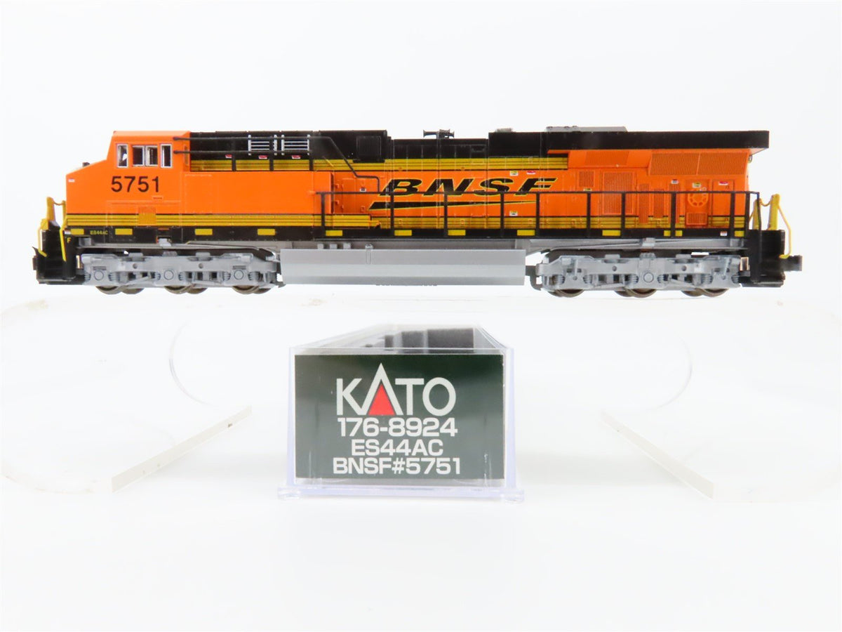 N Scale KATO 176-8924 BNSF Railway &quot;Swoosh&quot; GE ES44AC Diesel #5751 w/DCC