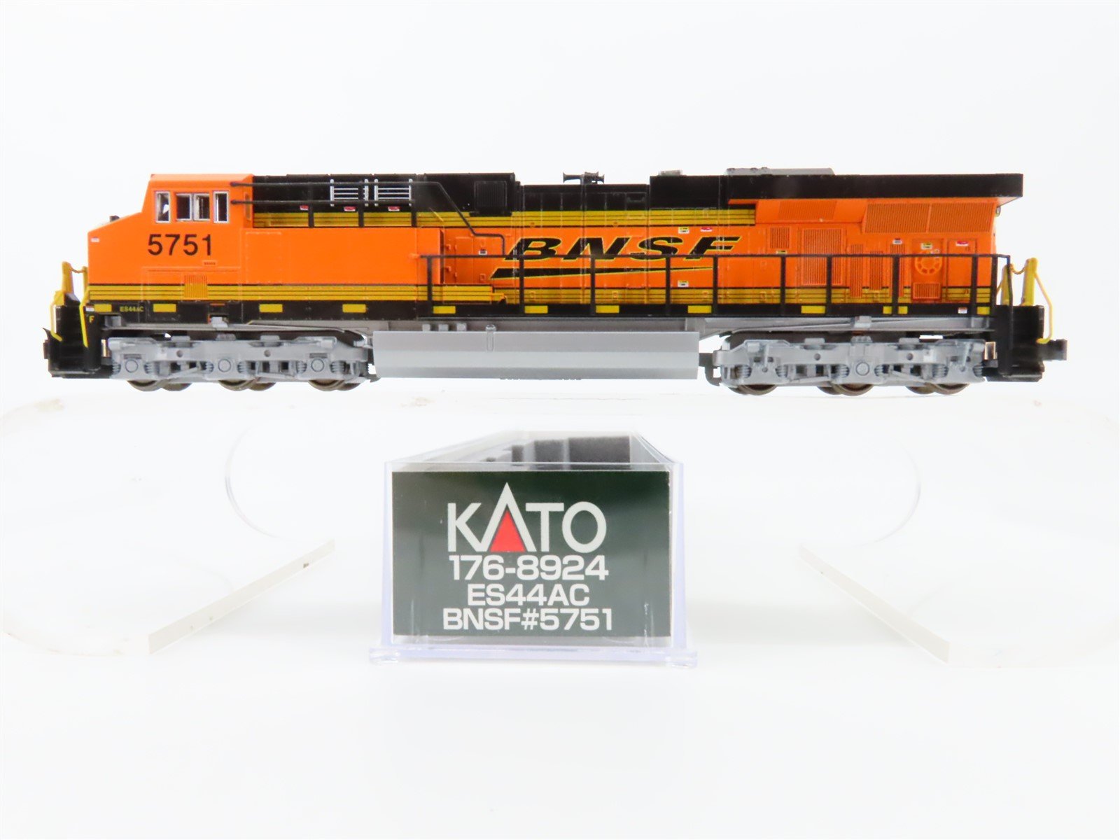 N Scale KATO 176-8924 BNSF Railway "Swoosh" GE ES44AC Diesel #5751 w/DCC