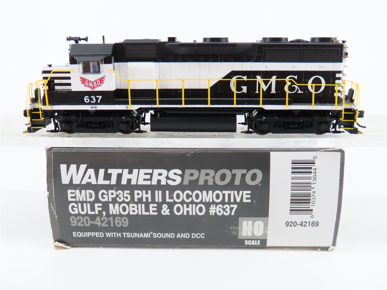 HO Scale Walthers 920-42169 GMO Gulf Mobile & Ohio GP35 Diesel Loco #637 w/DCC