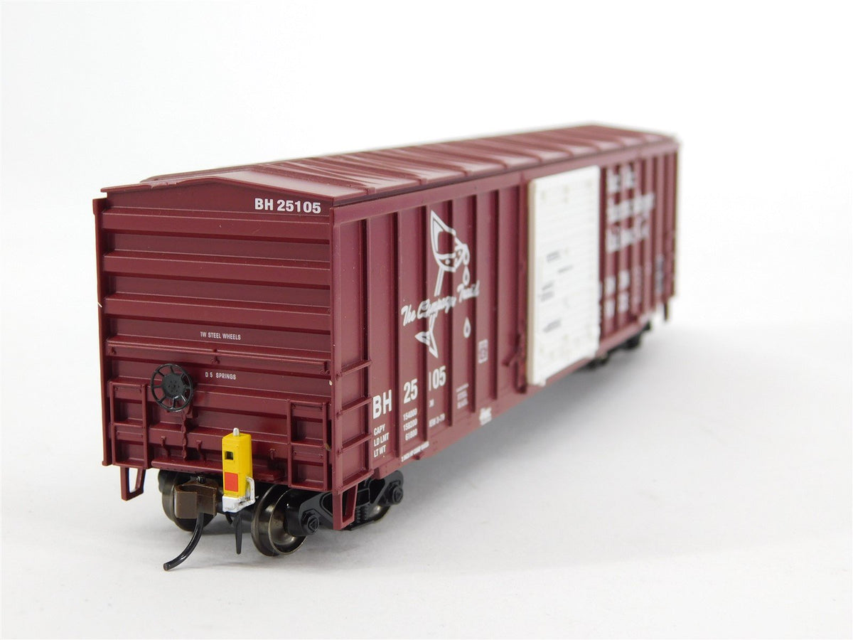 HO Scale Bachmann Silver #14910 BH &quot;The Champagne Trail&quot; 50&#39; Box Car #25105