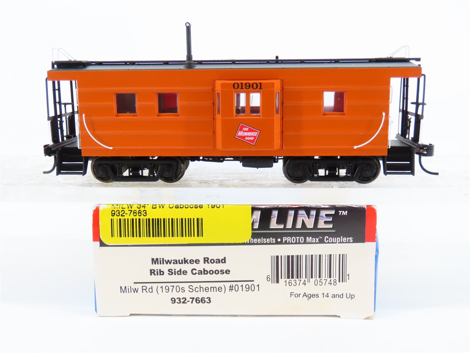 HO Scale Walthers 932-7663 MILW Milwaukee Road Rib Side Caboose #01901