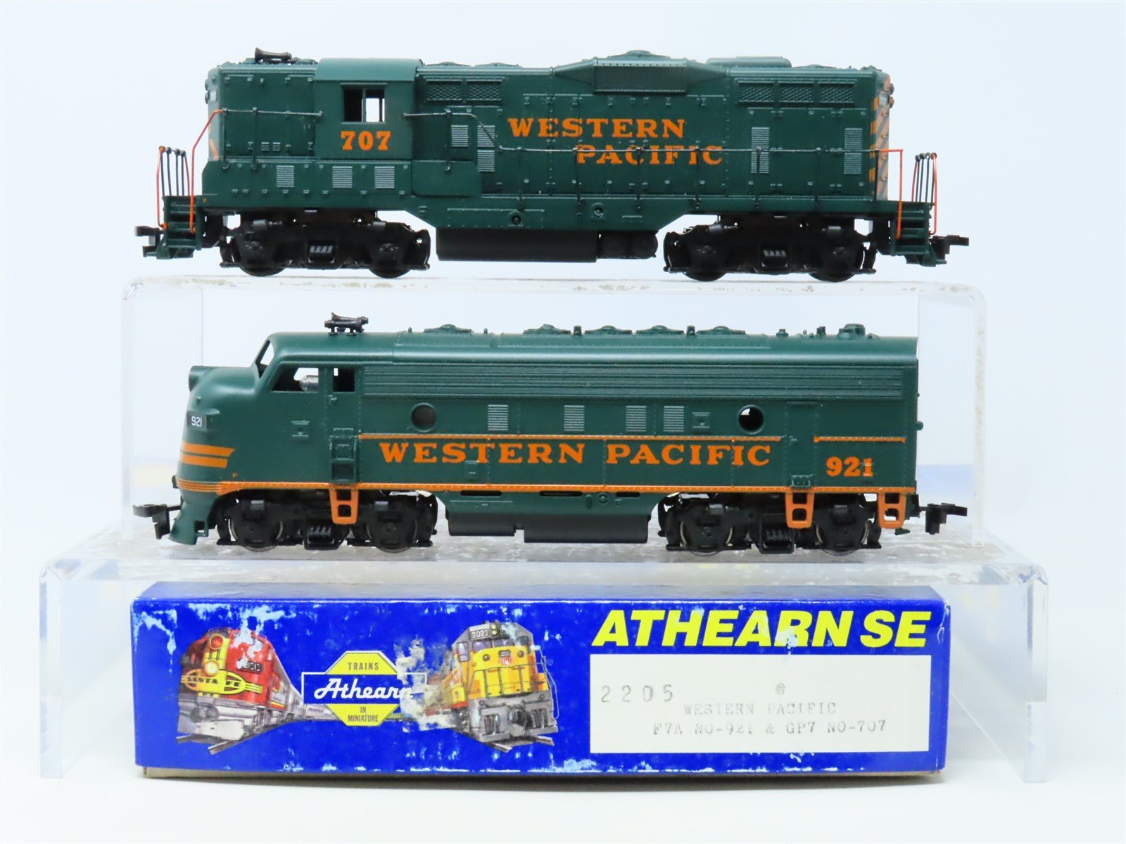 HO Scale Athearn SE 2205 WP Western Pacific EMD F7A & GP7 Diesel Set #921/707