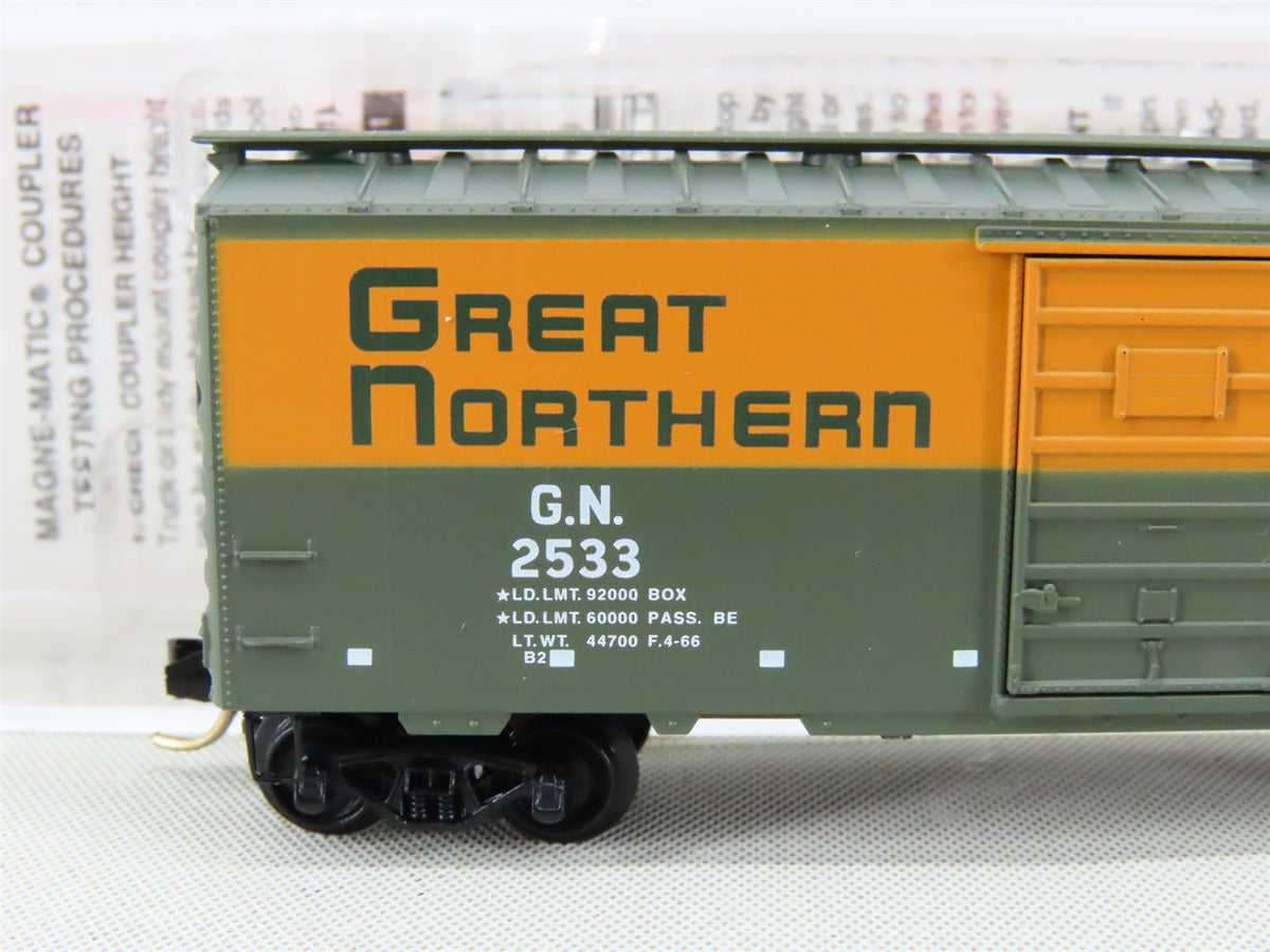 N Scale Micro-Trains MTL 20226 GN Great Northern 40&#39; Single Door Box Car #2533