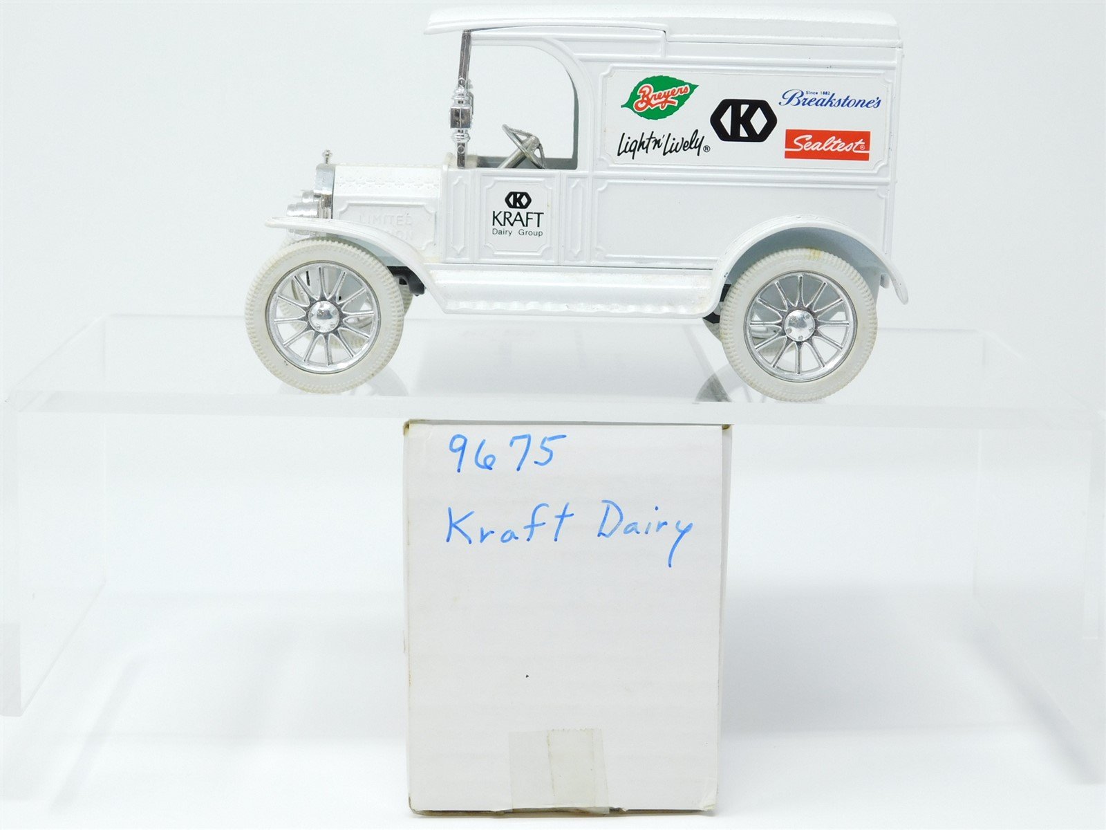 1/25 Scale Ertl 9675 Kraft Dairy Group Delivery Car Coin Bank