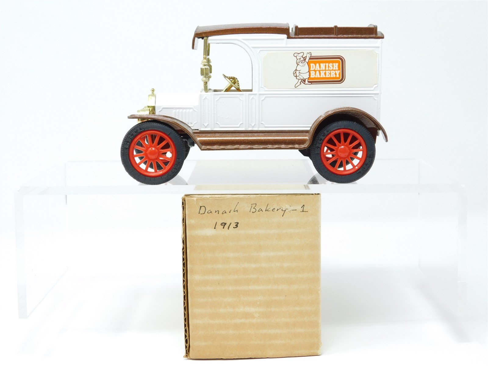 1/25 Scale Ertl 9355 Danish Bakery Delivery Car Coin Bank