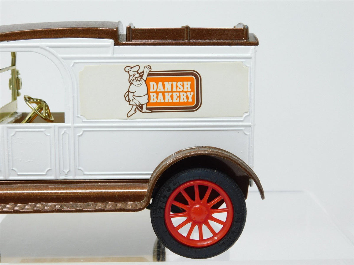 1/25 Scale Ertl 9355 Danish Bakery Delivery Car Coin Bank