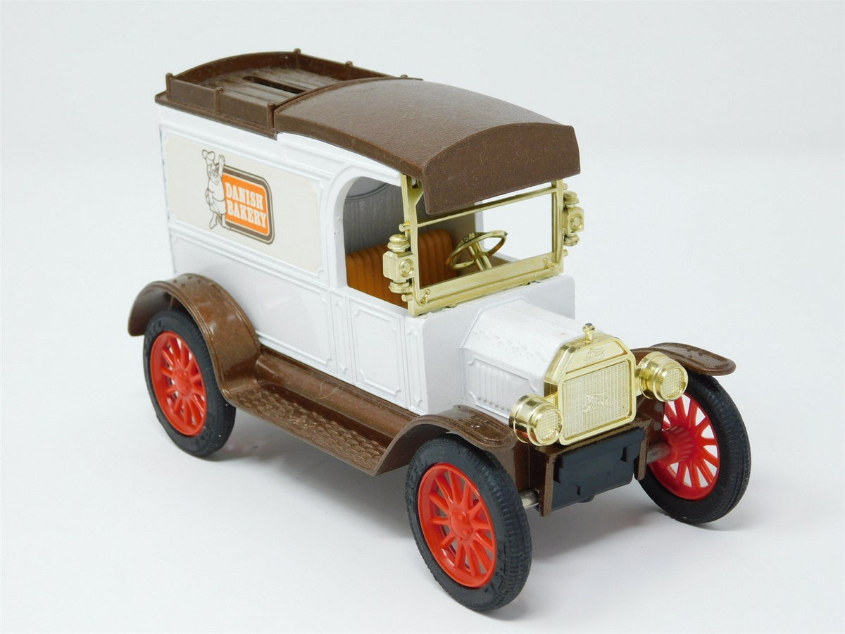 1/25 Scale Ertl 9355 Danish Bakery Delivery Car Coin Bank