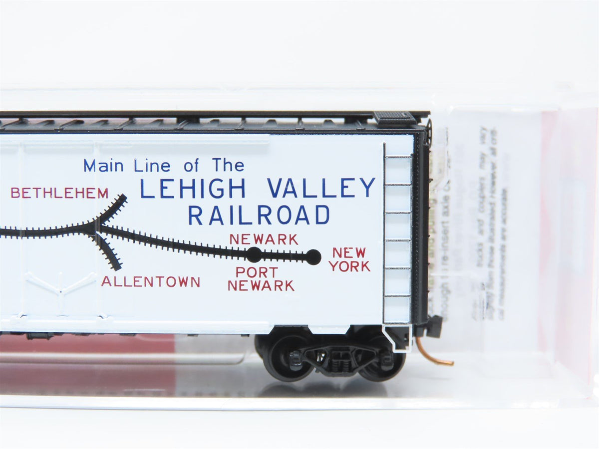 N Micro-Trains MTL NSC 11-01 LV Lehigh Valley Billboard 40&#39; Plug Door Box Car