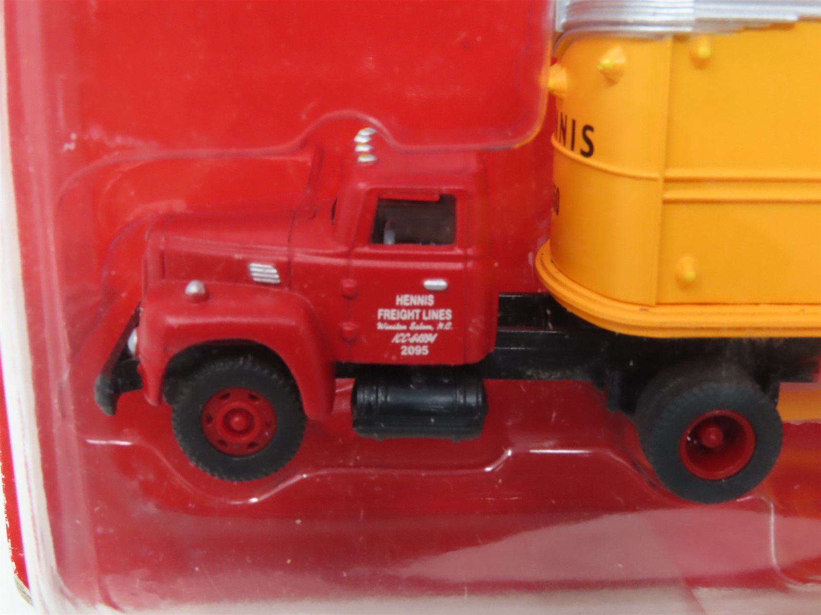 HO Classic Metal Works CMW 31101 Hennis IH R-190 Tractor Trailer SEALED