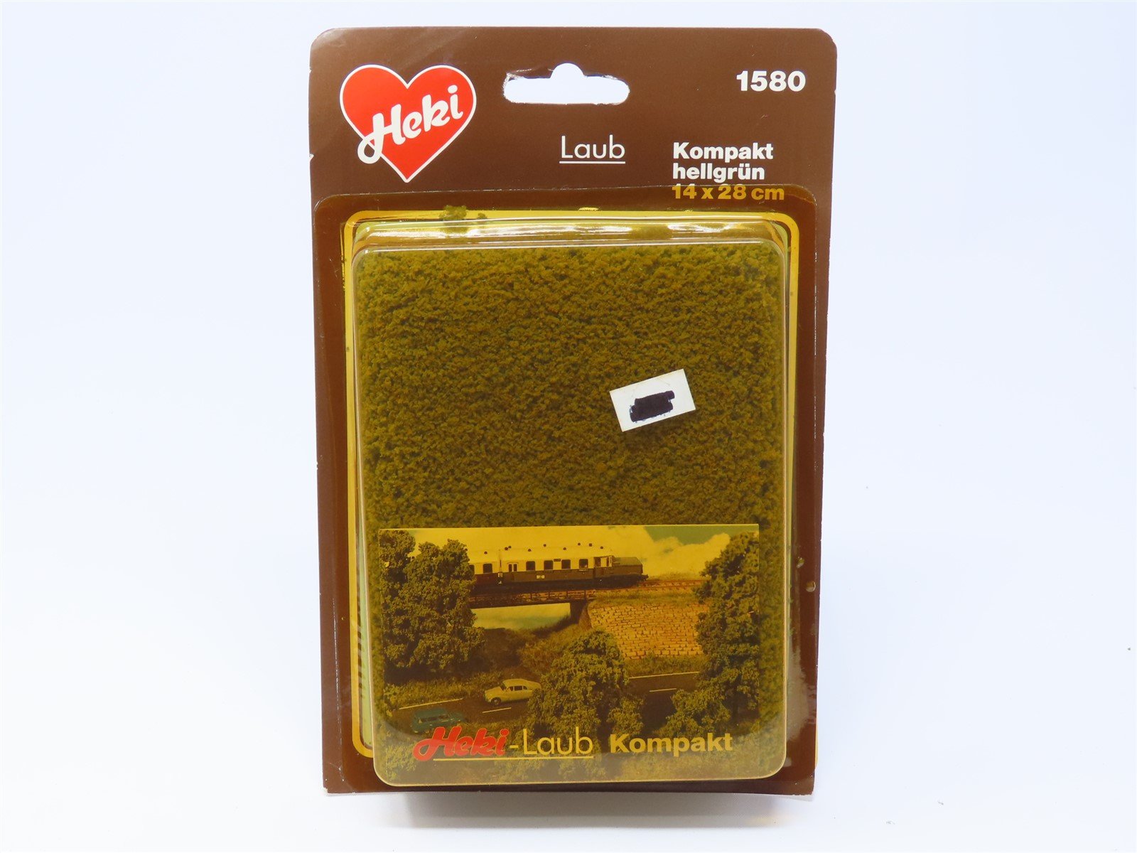 HO Scale Heki Laub 1580 Light Green Compact Leaves For Landscaping - 5.5" x 11"