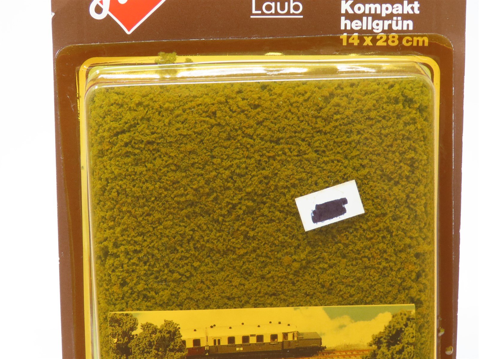 HO Scale Heki Laub 1580 Light Green Compact Leaves For Landscaping - 5.5