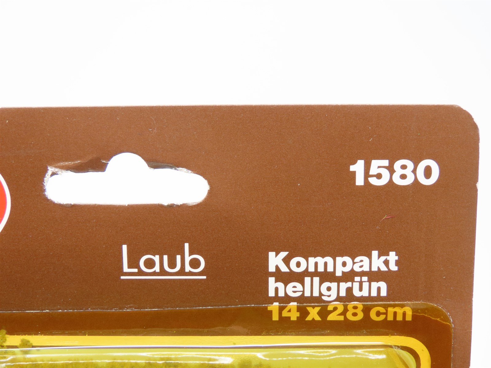 HO Scale Heki Laub 1580 Light Green Compact Leaves For Landscaping - 5.5