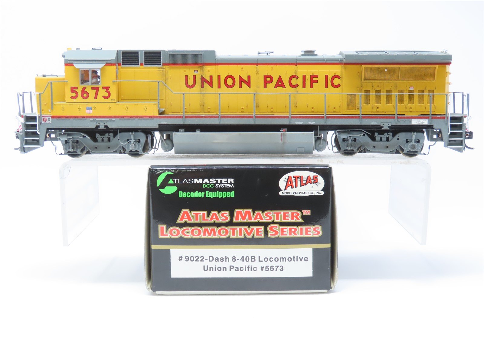 HO Scale Atlas Master 9022 UP Union Pacific DASH 8-40B Diesel 5673 Pro Weathered