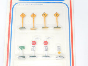 HO 1/87 Scale Life-Like 01115 Street And Highway Signs - Sealed