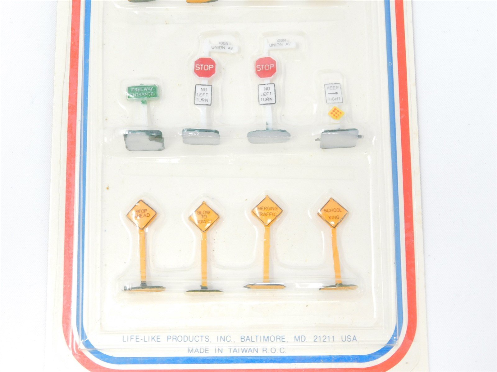 HO 1/87 Scale Life-Like 01115 Street And Highway Signs - Sealed