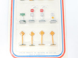 HO 1/87 Scale Life-Like 01115 Street And Highway Signs - Sealed