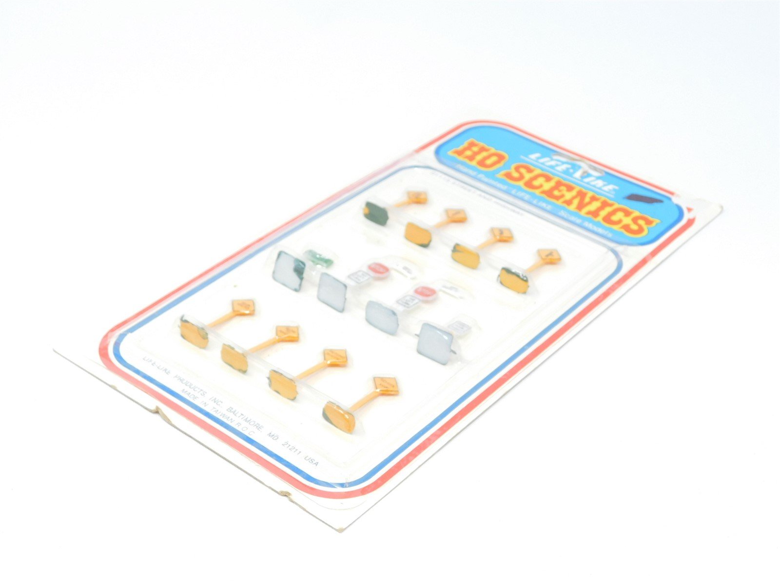 HO 1/87 Scale Life-Like 01115 Street And Highway Signs - Sealed