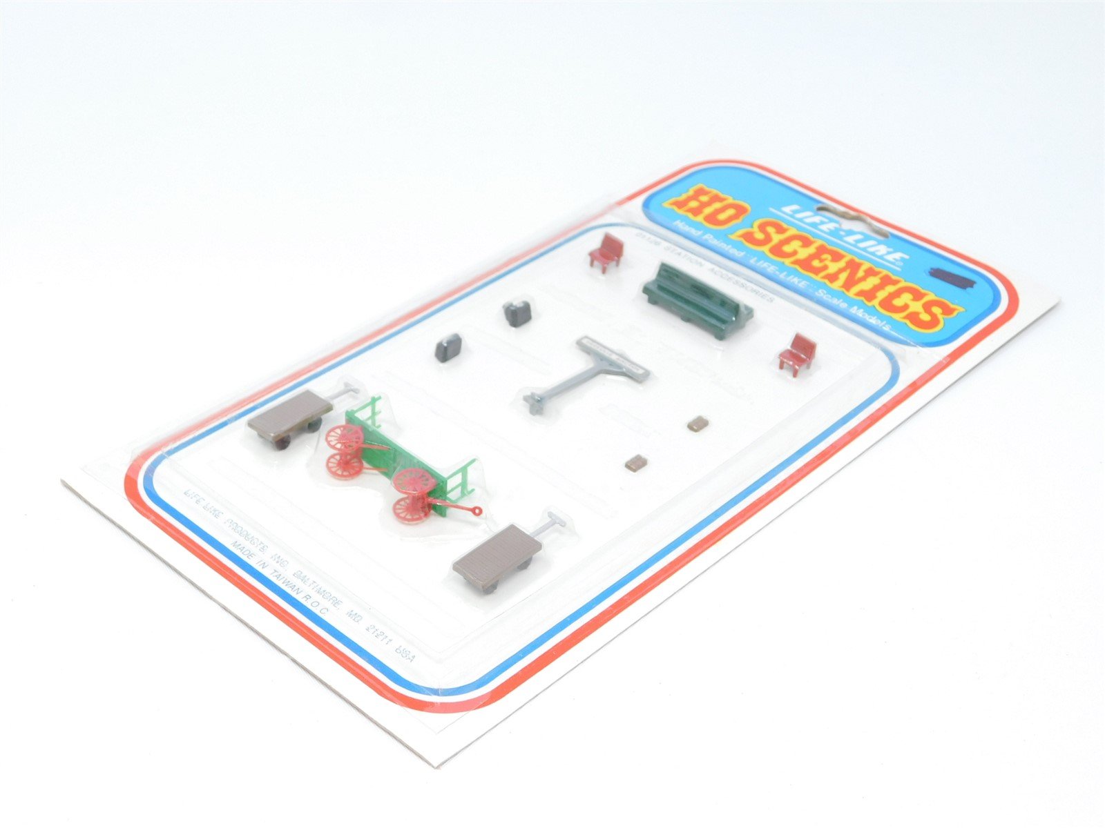 HO 1/87 Scale Life-Like #01126 Station Accessories - Sealed