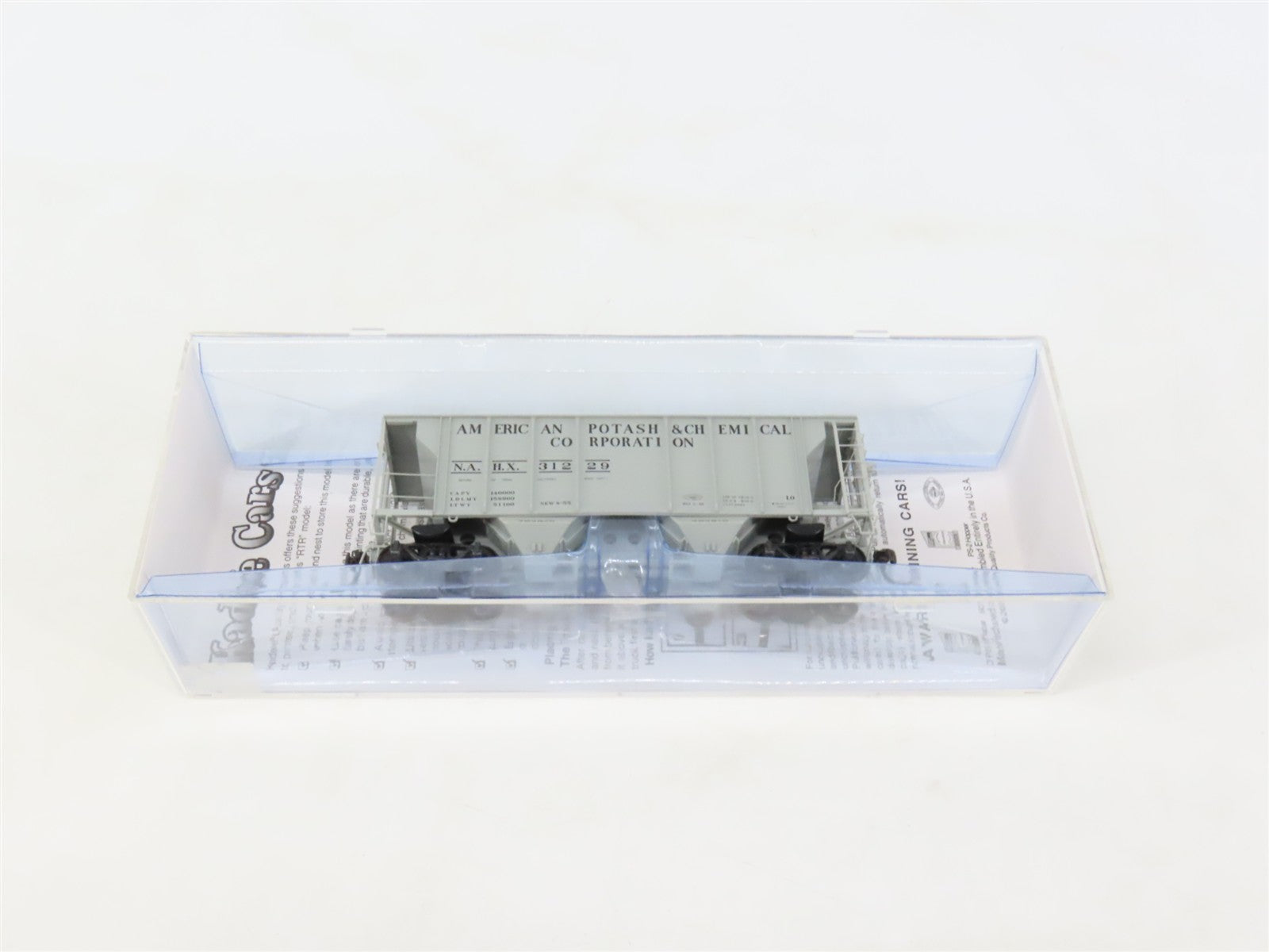 HO Scale Kadee 8323 N.A.H.X American Potash 2-Bay Covered Hopper #31229-Sealed