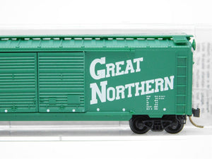 N Scale Micro-Trains MTL 23190 GN Great Northern 40' Boxcar #3336 - Circus Car