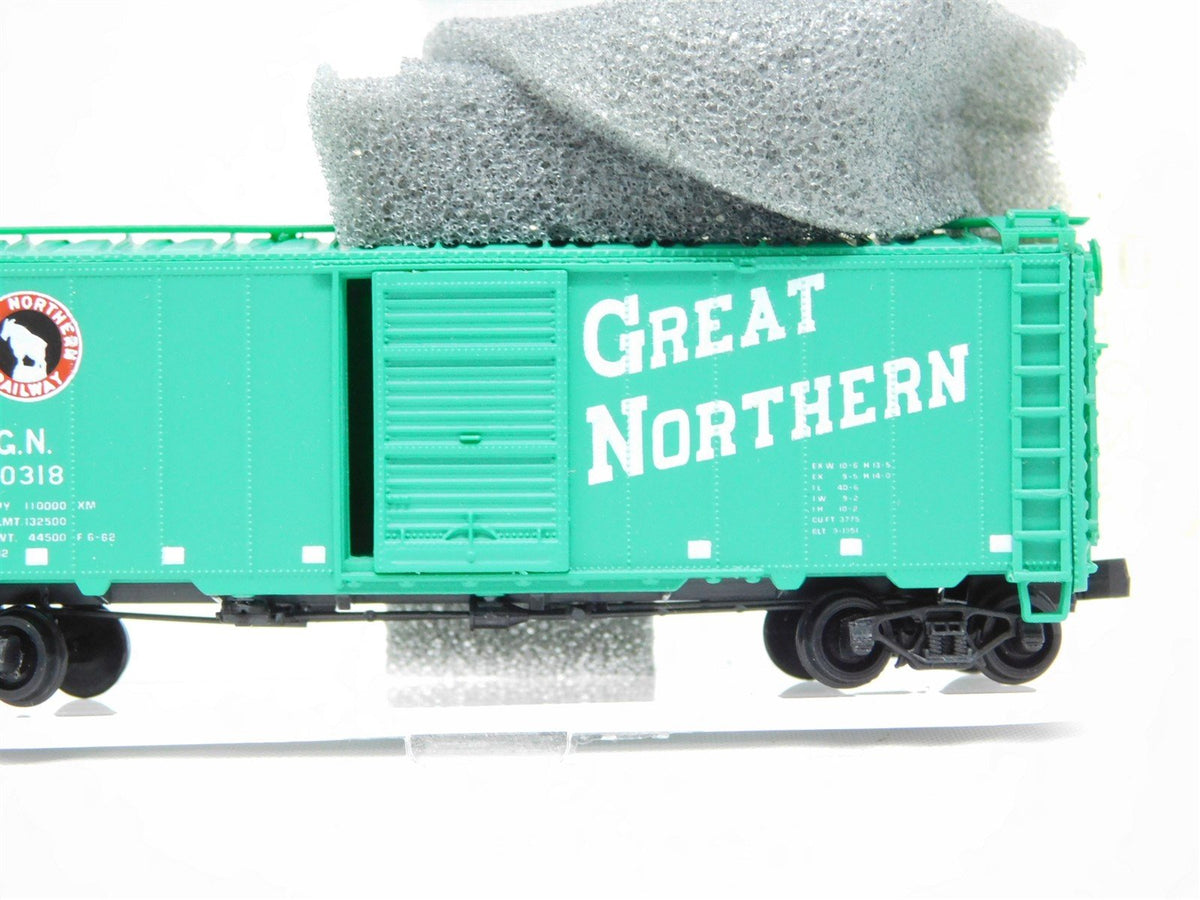 N Scale InterMountain 61004-10 GN Great Northern 40&#39; Box Car #20318 - Circus Car