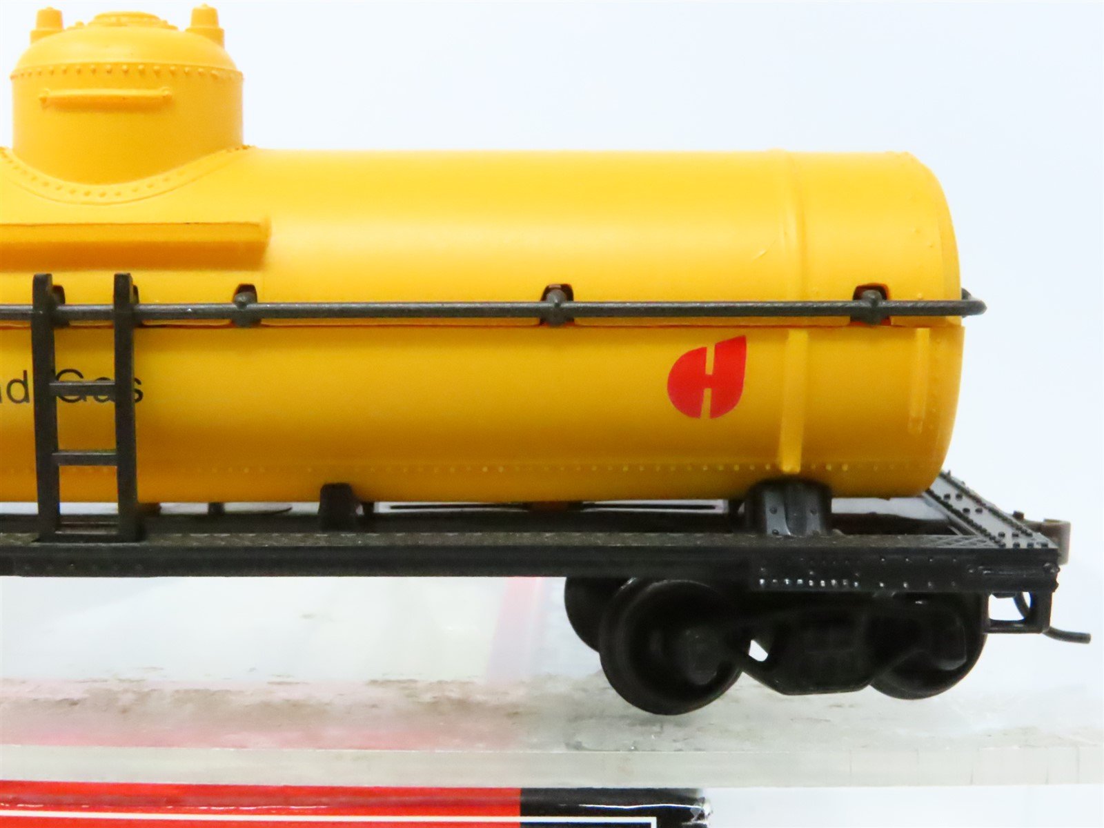 HO Model Power #98104 UTLX Hudson's Bay 40' Single Dome Chemical Tank Car #77976