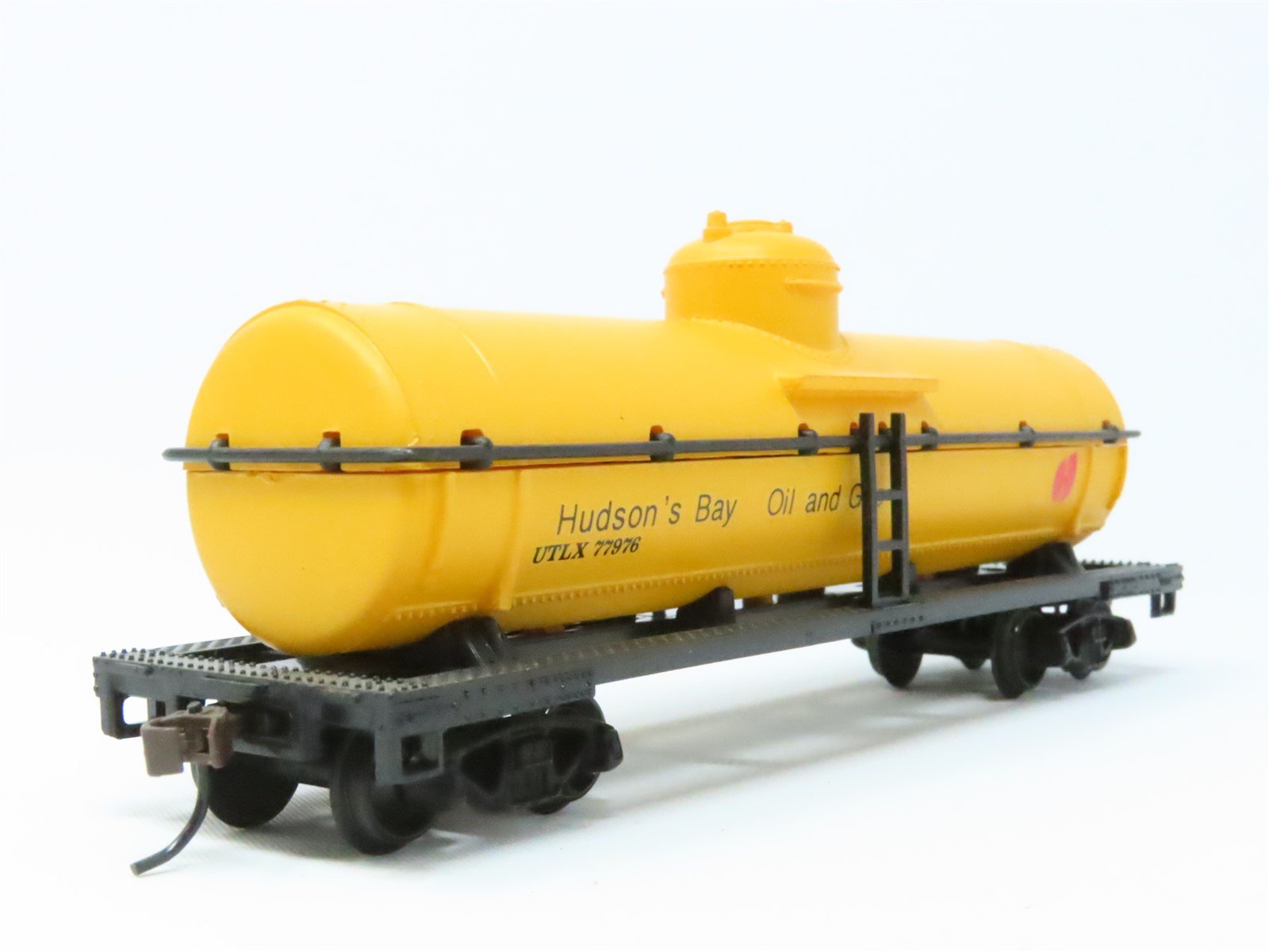 HO Model Power #98104 UTLX Hudson's Bay 40' Single Dome Chemical Tank Car #77976