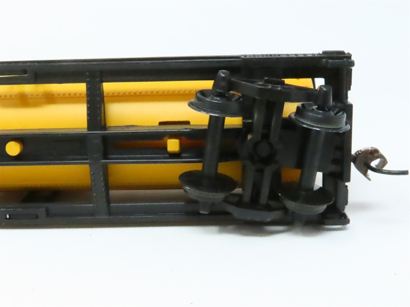 HO Model Power #98104 UTLX Hudson's Bay 40' Single Dome Chemical Tank Car #77976