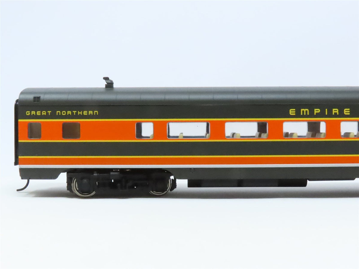 HO Scale Walthers 932-9031 GN Empire Builder AC&amp;F 60-Seat Coach Passenger Car