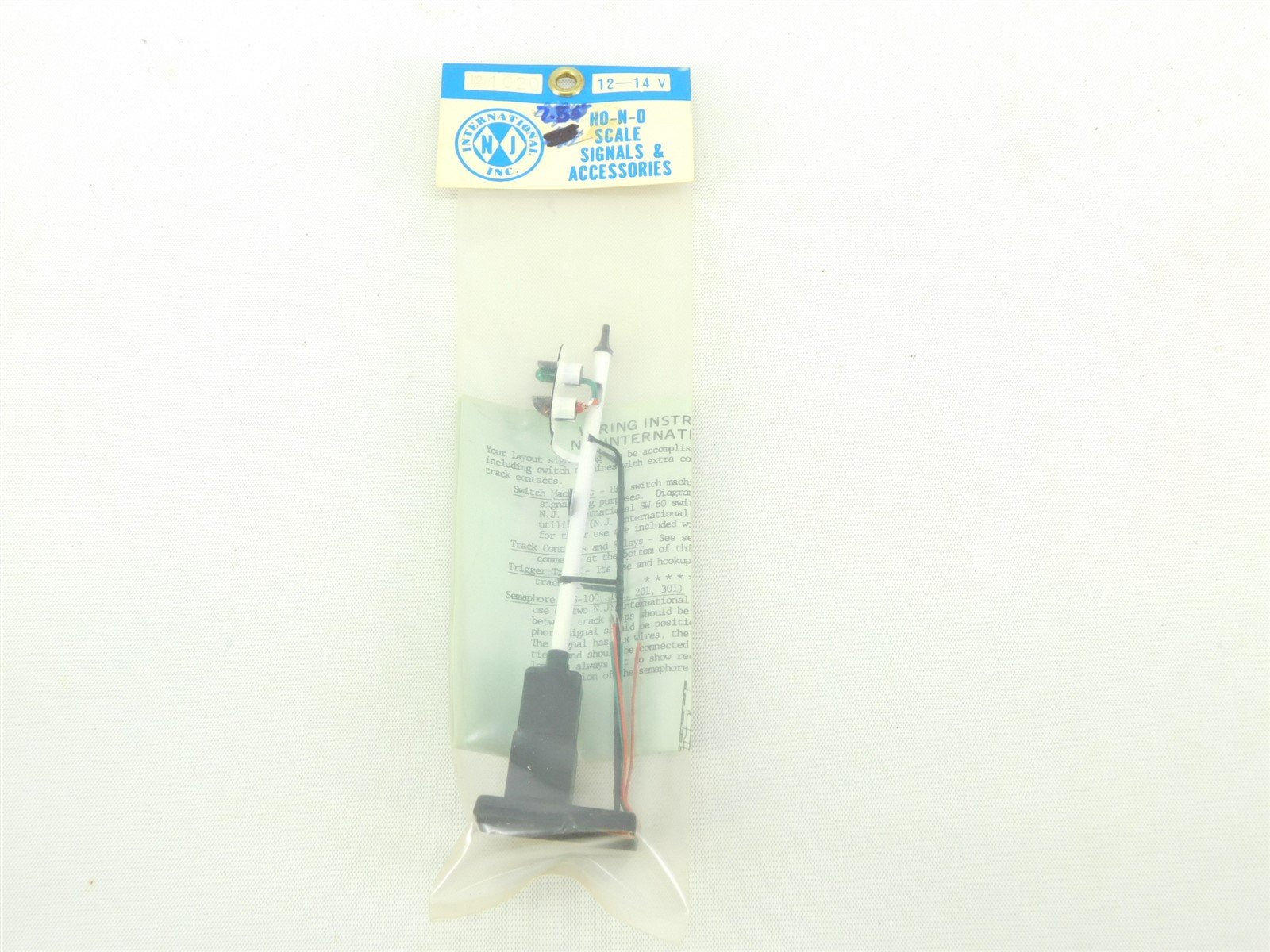 HO Scale NJ International 1020 Type D Color Light Signal 2 Lite w/ Relay Base