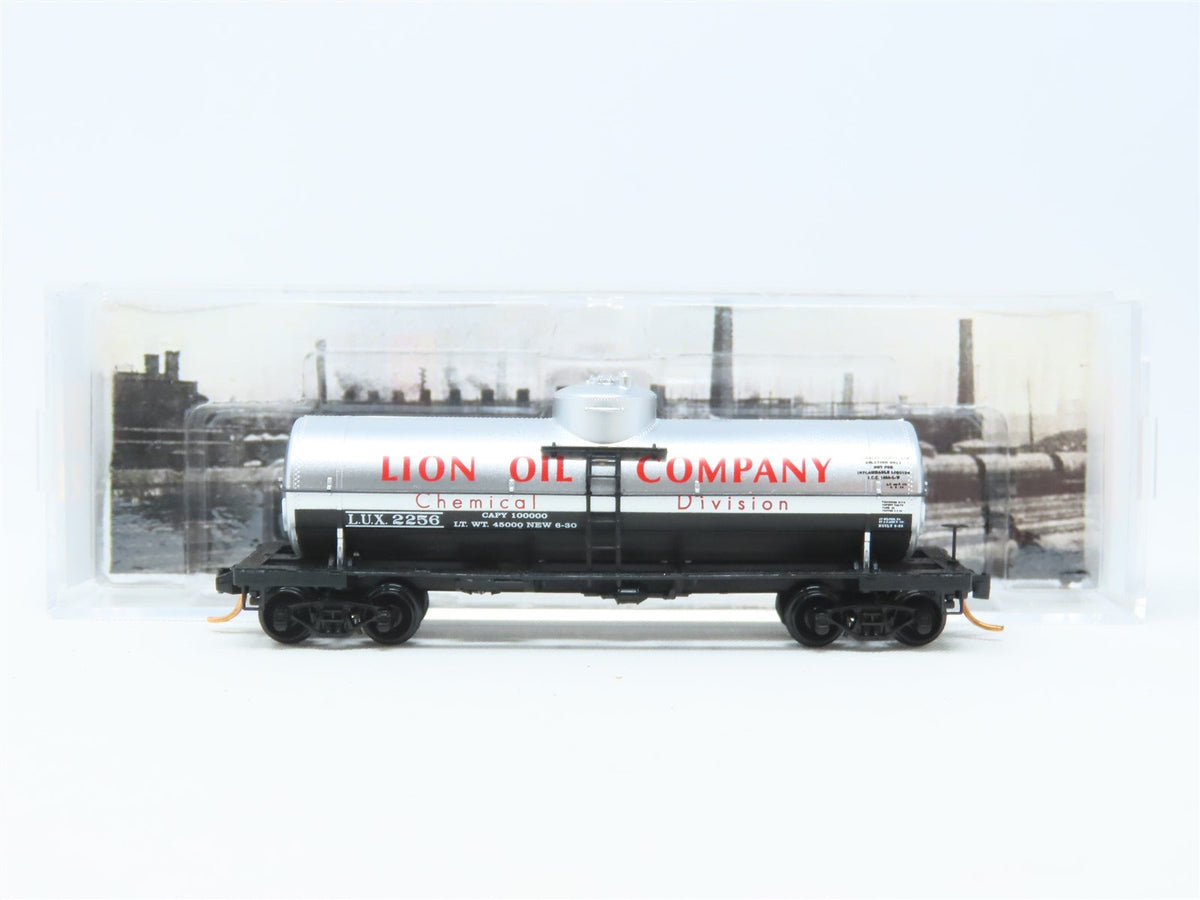 N Micro-Trains MTL 06500820 LUX Lion Oil 39&#39; Tank Car #2256 Oil Tank Car Series