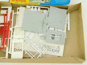 HO 1/87 Scale AHM Minikits Trackside Construction Kit 5826 Service Station