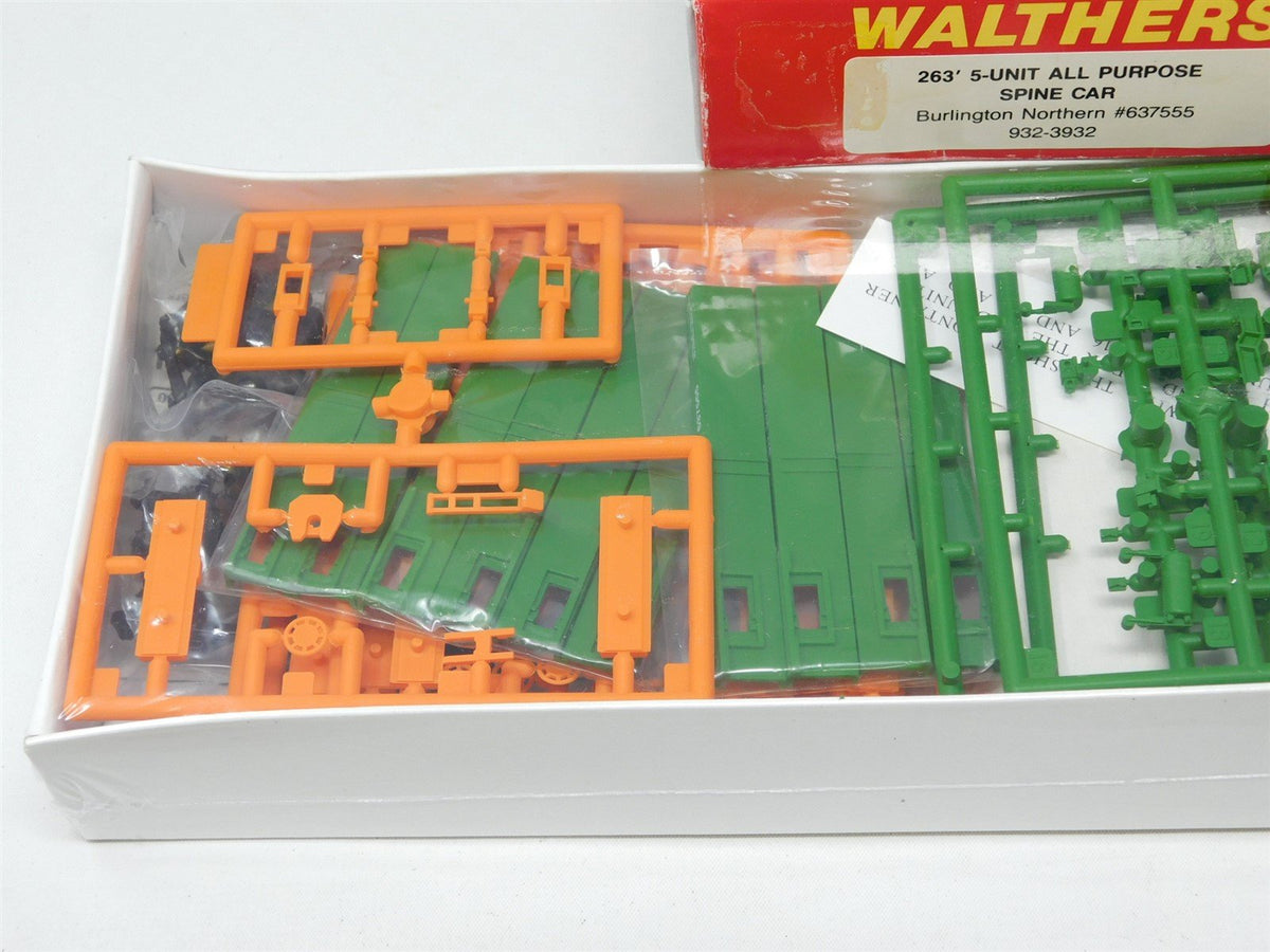 HO Scale Walthers Kit #932-3932 BN Burlington Northern 5-Unit Spine Car #637555