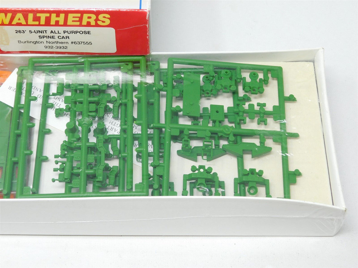 HO Scale Walthers Kit #932-3932 BN Burlington Northern 5-Unit Spine Car #637555