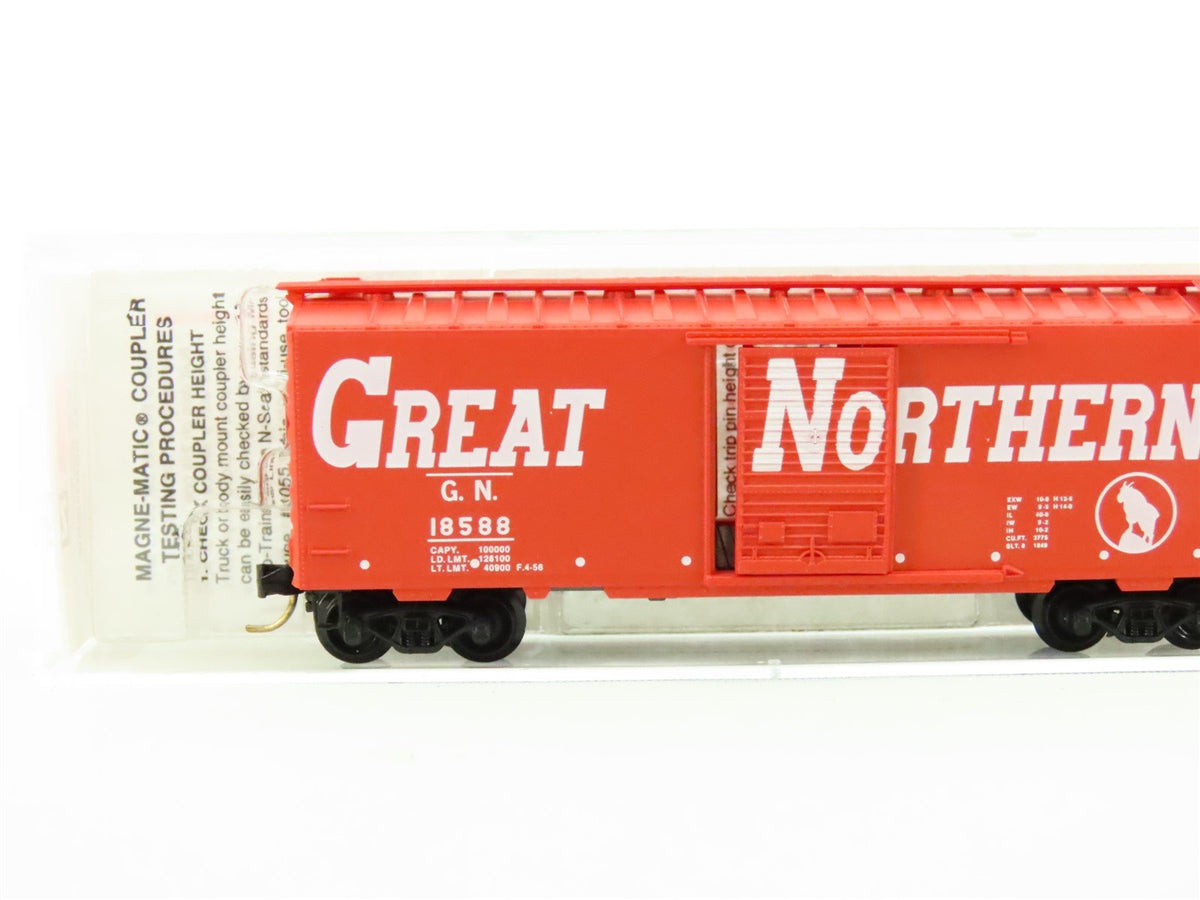 N Scale Micro-Trains MTL 20176 GN Great Northern 40&#39; Steel Box Car #18588