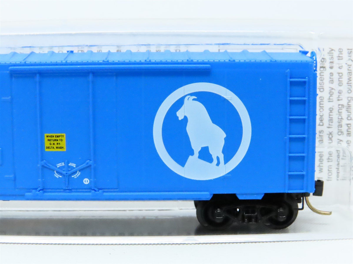 N Scale Micro-Trains MTL 74030 GN &quot;Big Sky Blue&quot; 40&#39; Plug Door Box Car #6646