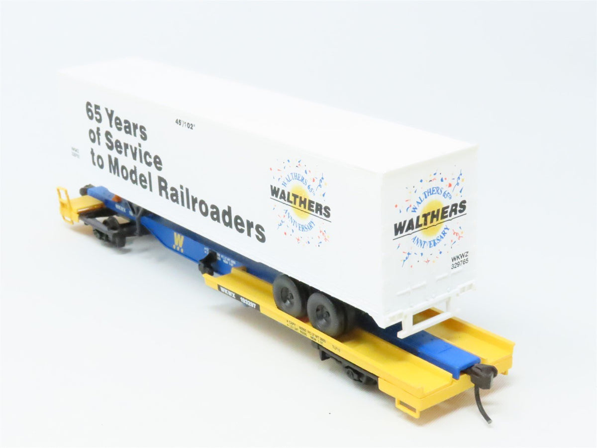 HO Walthers 949-1 WKWX 65th Anniversary Front Runner Flat Car #193297 w/Trailer