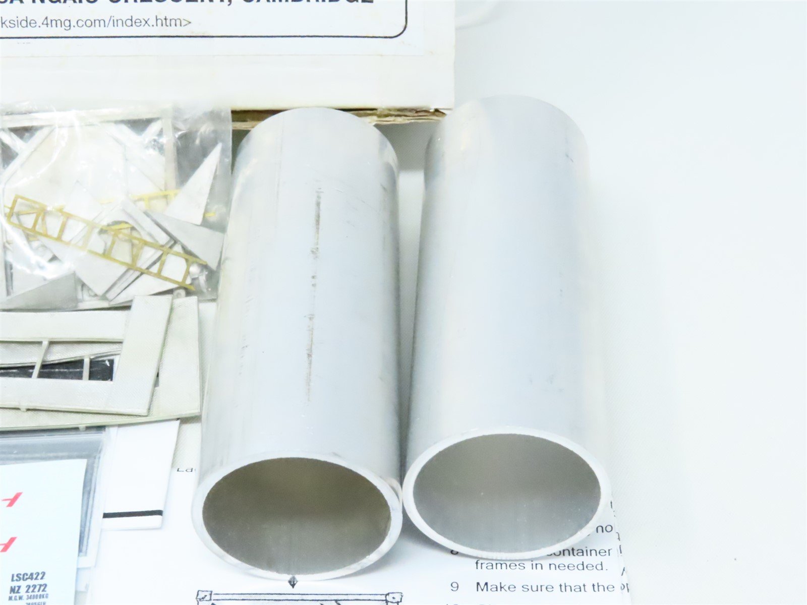 HO Scale Trackside Kit Tranz Link 20' Liquid Tank Container w/ Solid End Braces