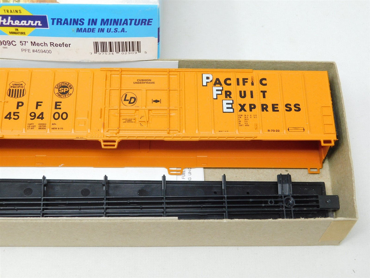 HO Scale Athearn Kit 2909C PFE SP UP Pacific Fruit Express 57&#39; Reefer #459400