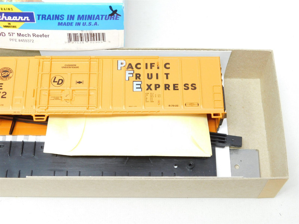 HO Scale Athearn Kit 2909D PFE SP UP Pacific Fruit Express 57&#39; Reefer #459372