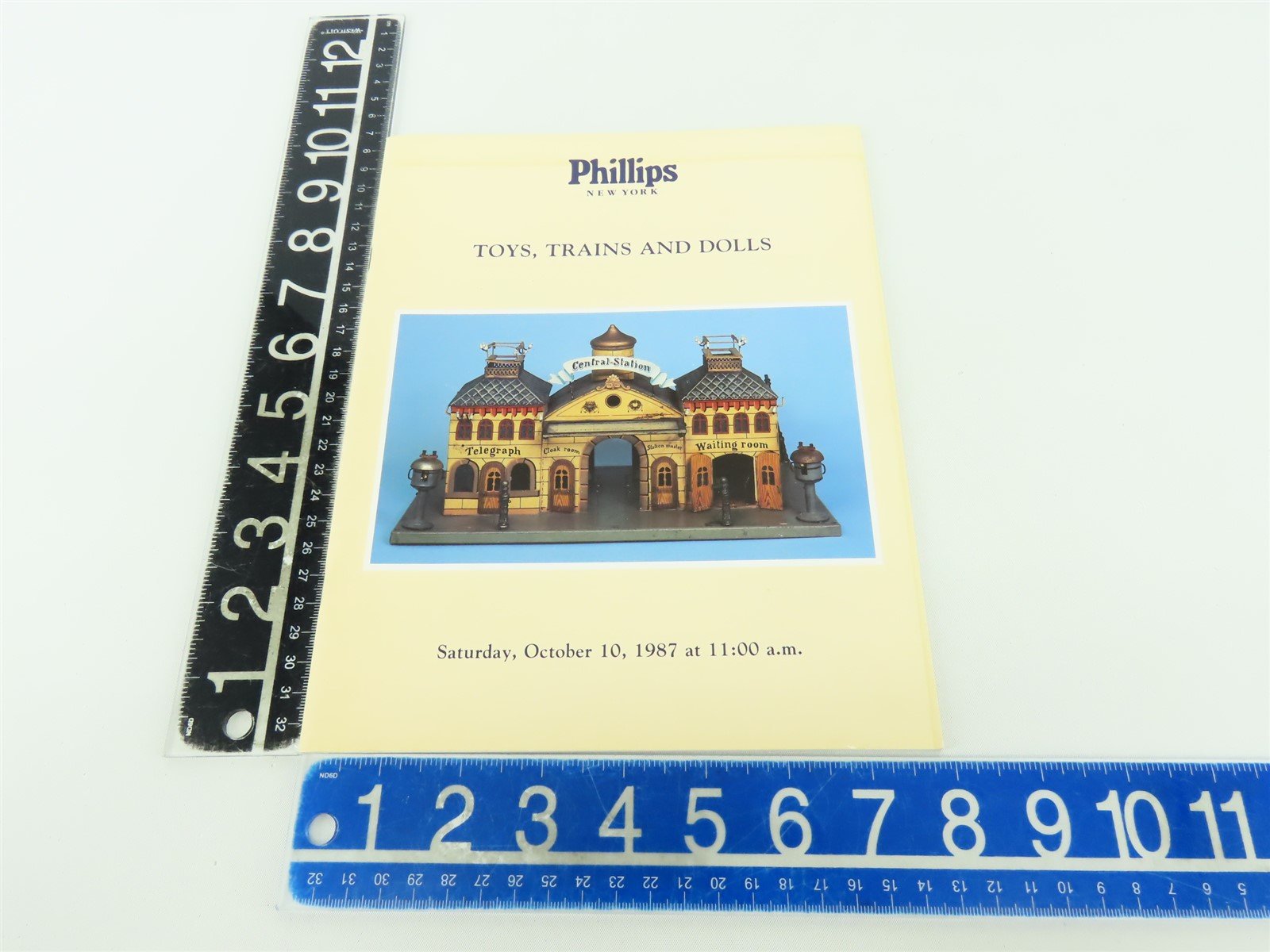 Toys, Trains and Dolls Oct. 10, 1987 by Phillips ©1987 SC Book