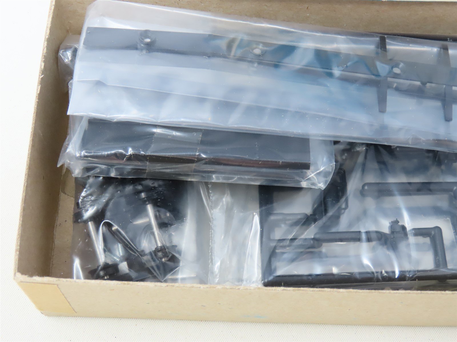 HO Athearn Kit 5560 Undecorated Impack Articulated Piggyback Intermediate Cars