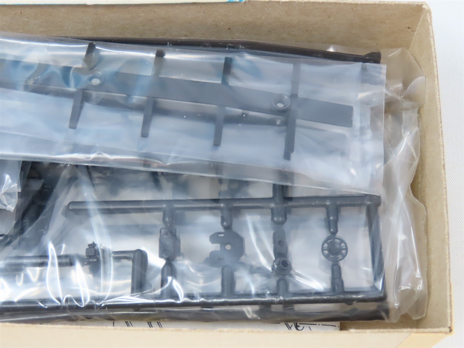 HO Athearn Kit 5560 Undecorated Impack Articulated Piggyback Intermediate Cars