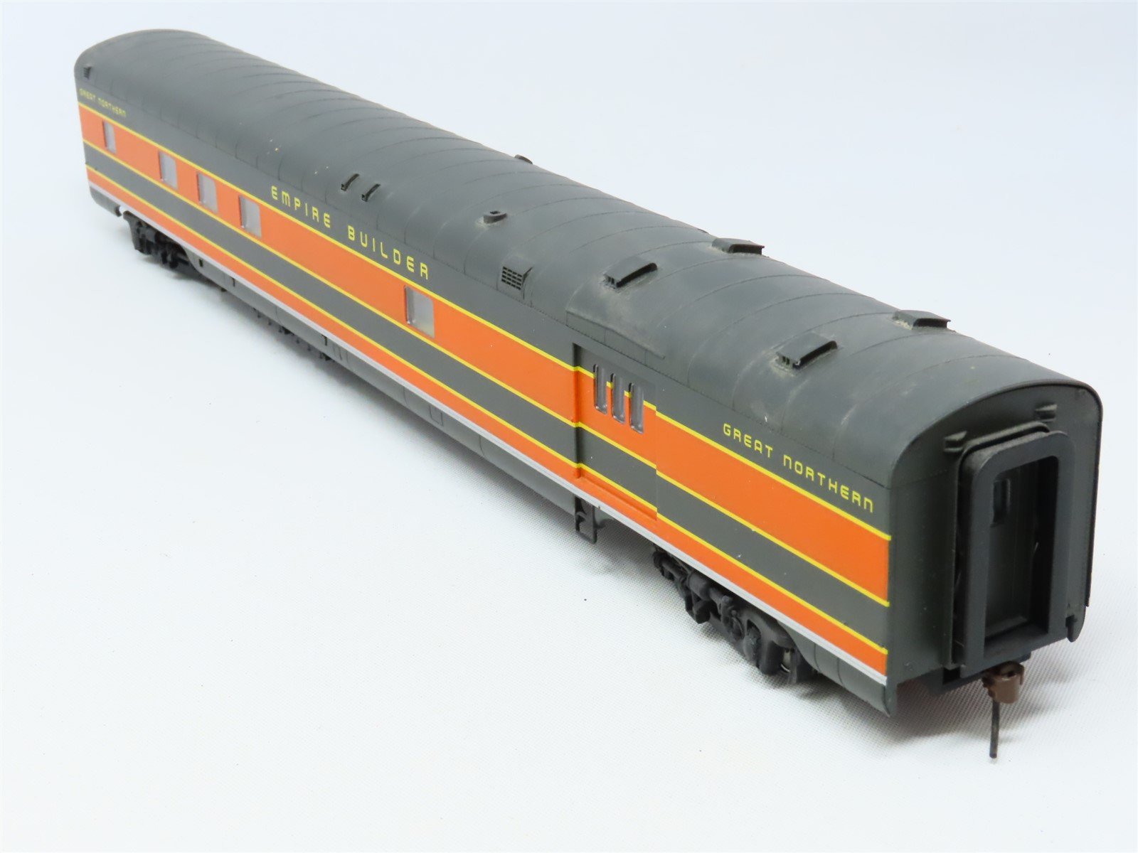 HO Scale Walthers 932-9035 GN Empire Builder Baggage-Dormitory Passenger