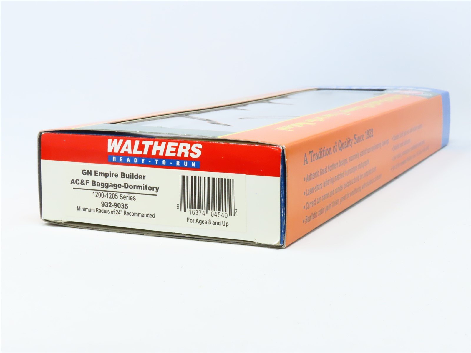 HO Scale Walthers 932-9035 GN Empire Builder Baggage-Dormitory Passenger