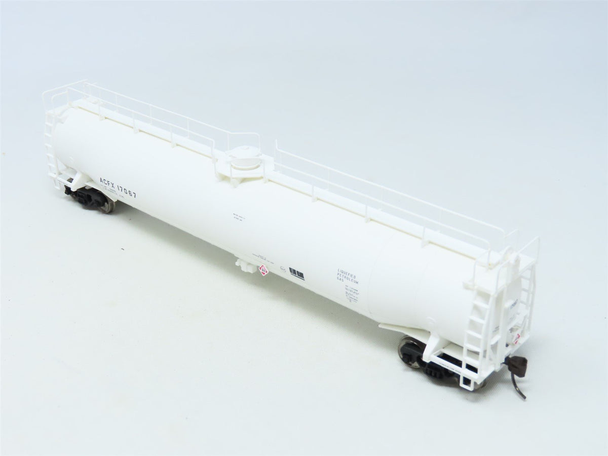 HO Scale Atlas 20005971 ACFX 33,000 Gallon Tank Car #17067