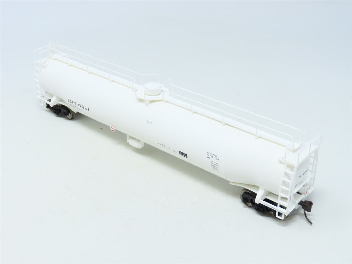 HO Scale Atlas 20005971 ACFX 33,000 Gallon Tank Car #17067