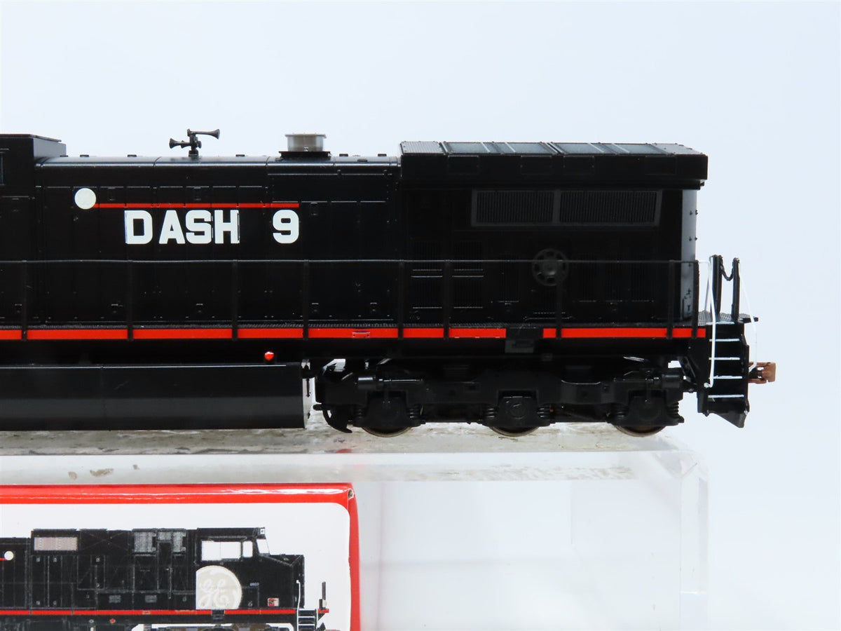 HO Scaletrains SXT11113 GE C44-9W &quot;Dash 9&quot; Diesel Demonstrator #8601 DCC &amp; Sound