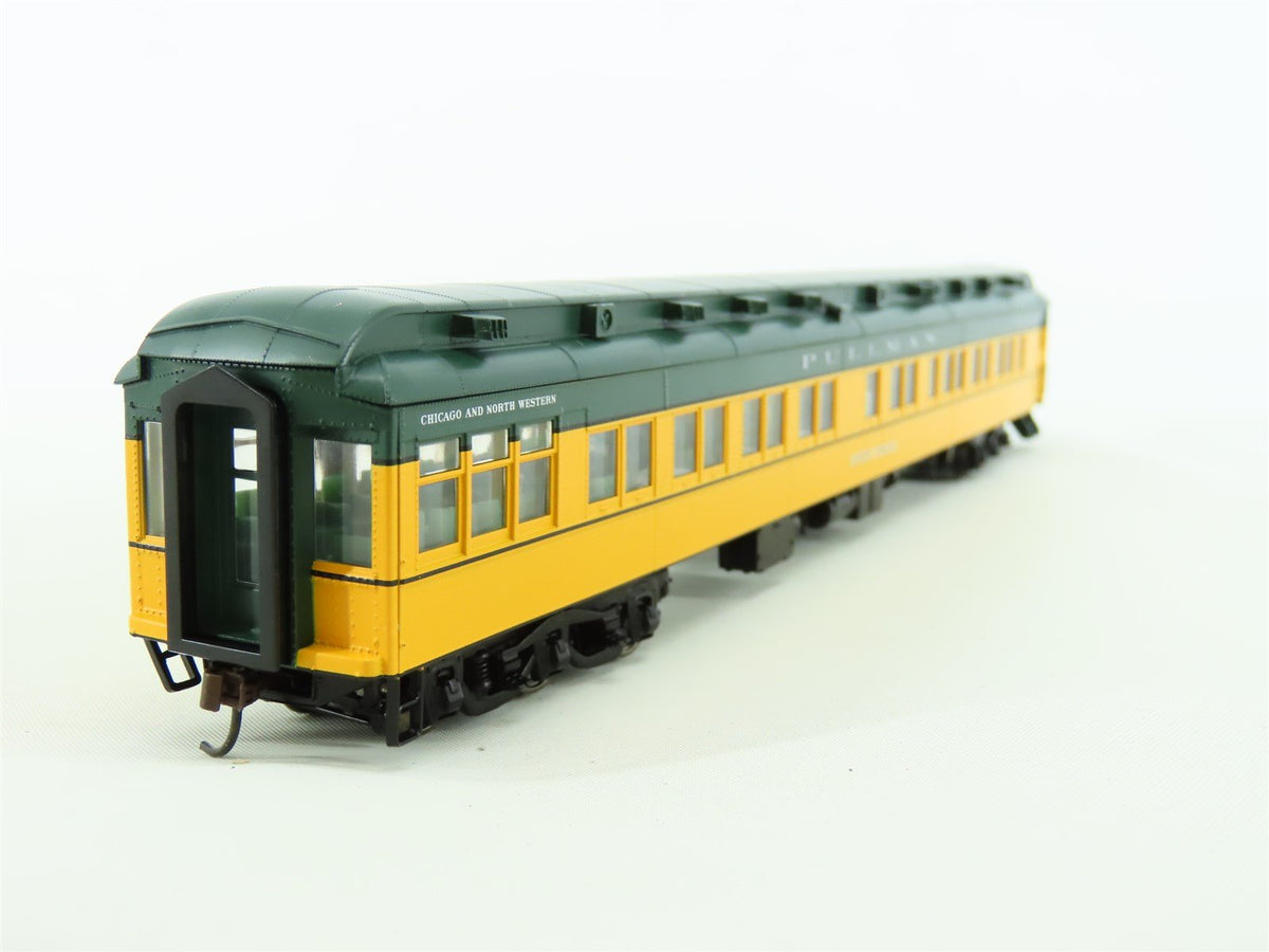 HO Walthers 932-10456 CNW Chicago &amp; North Western Solarium-Obs Passenger #3975C